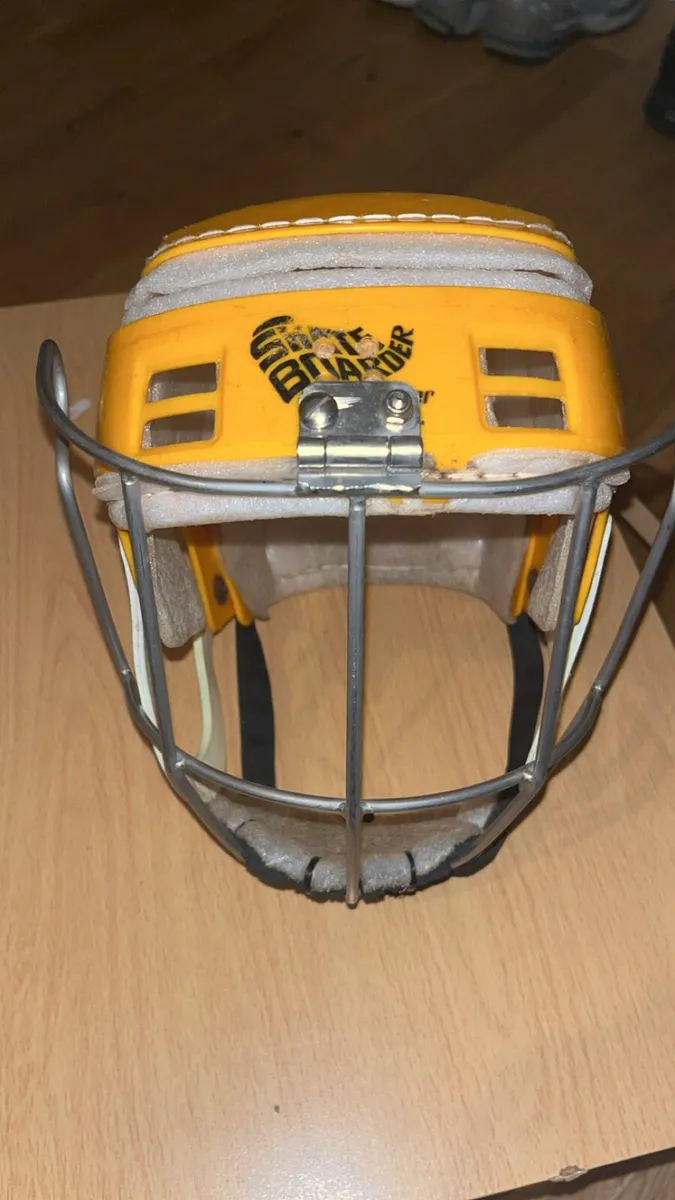 Yellow Oldstyle skateboarder - Image 2