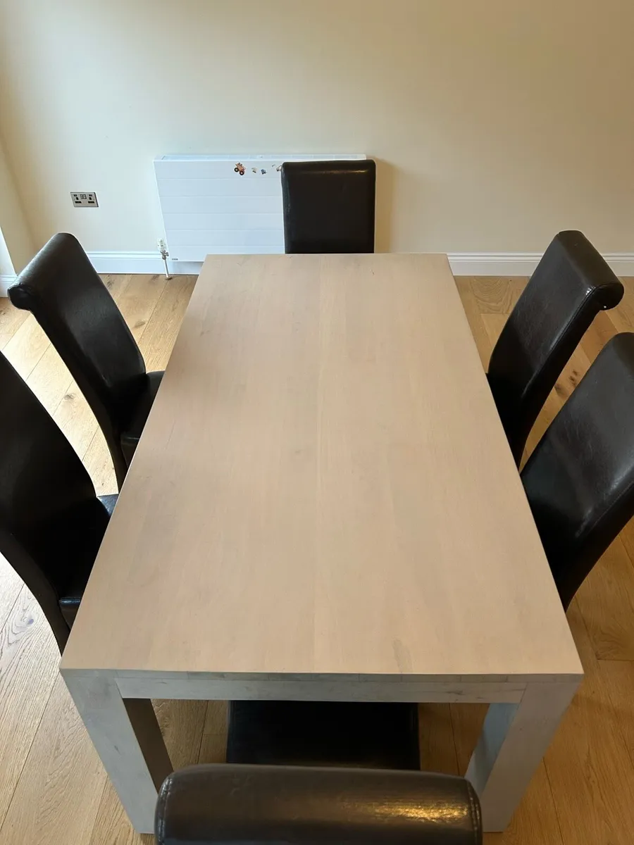 Dining table with 6 chairs - Image 1