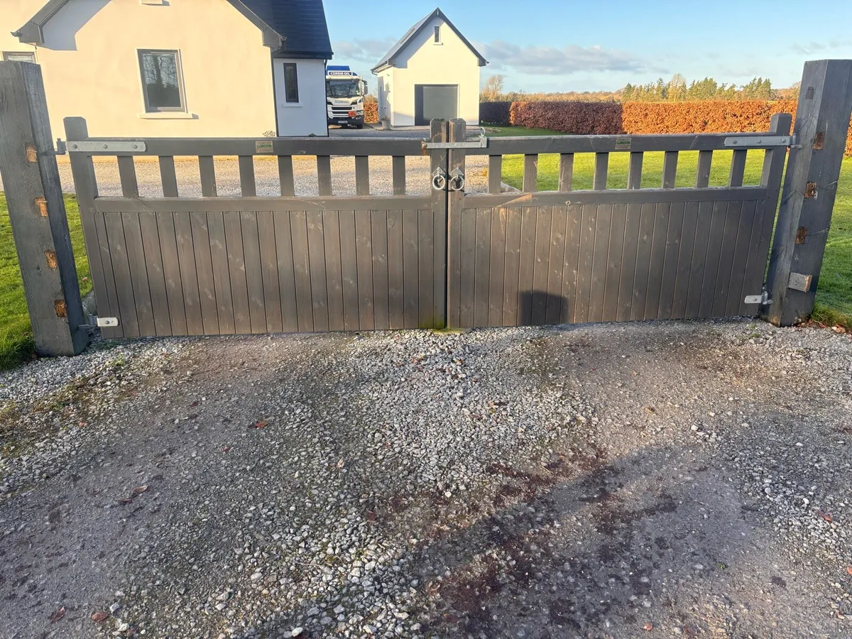 Timber gates for sale - Image 1