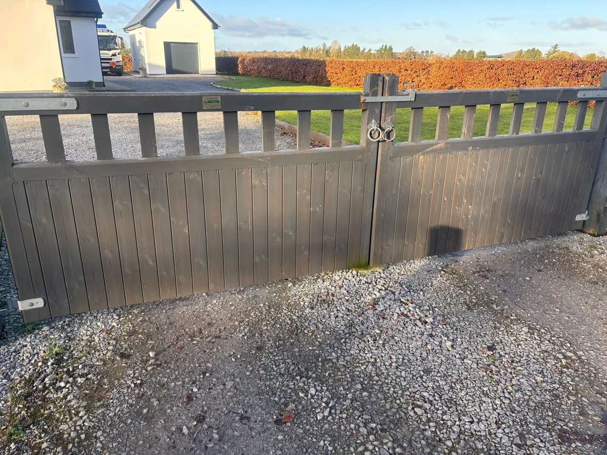 Timber gates for sale - Image 2