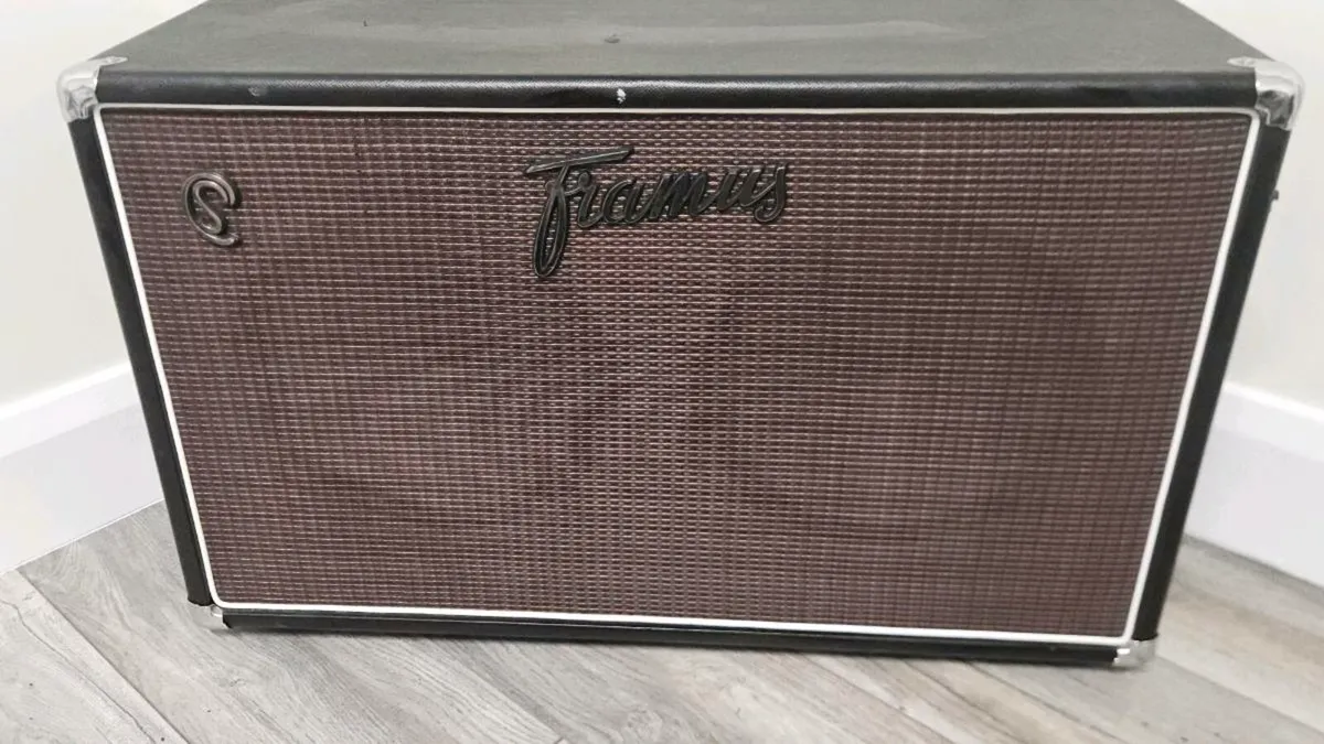 Guitar cab 2x12" Celestion speakers - Image 1