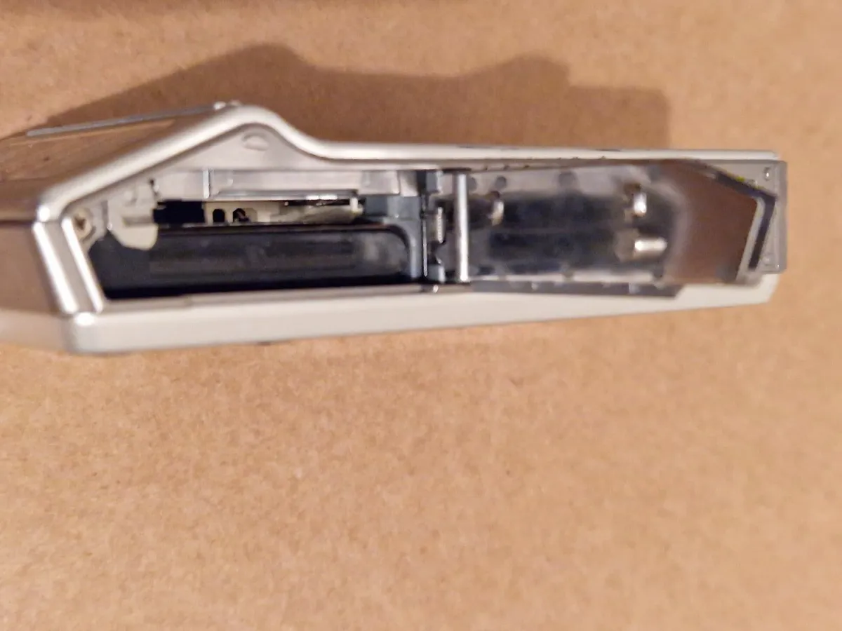 Samsung L38T Digital Camera  8.2 Megapixels - Image 2