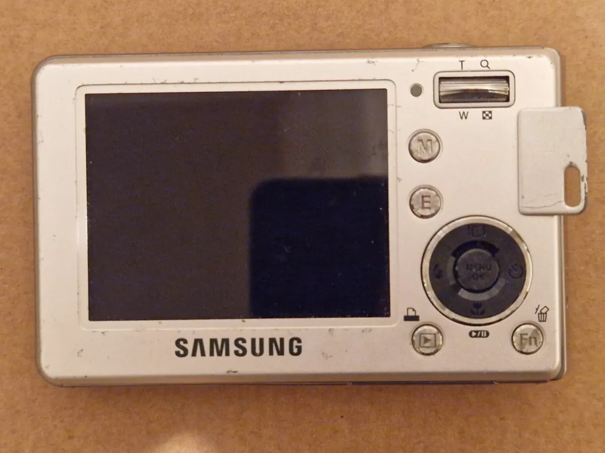 Samsung L38T Digital Camera  8.2 Megapixels - Image 4