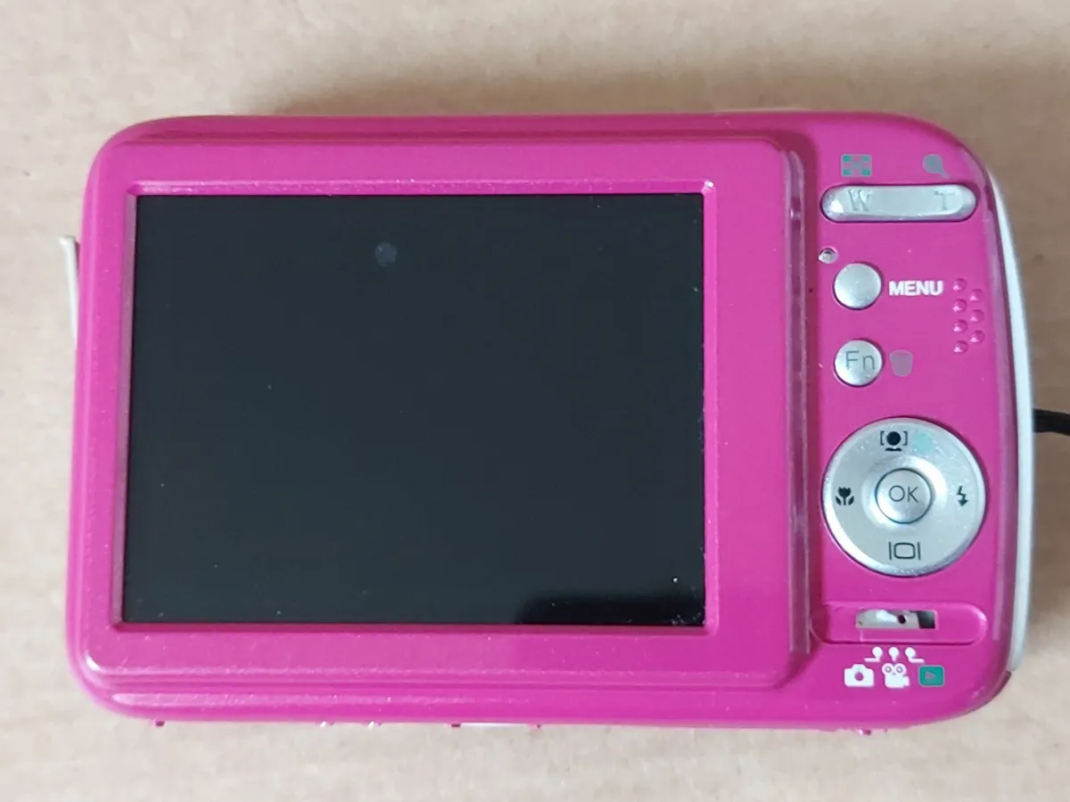 Sanyo 14 megapixel Digital Camera with 4GB SD Card - Image 4