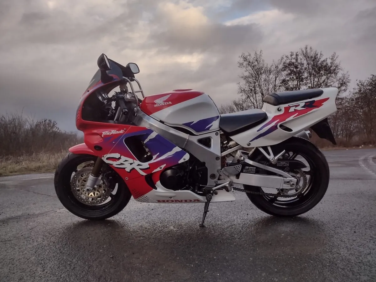 Honda Cbr900rr sc33 - Icon kmx125! - Image 1