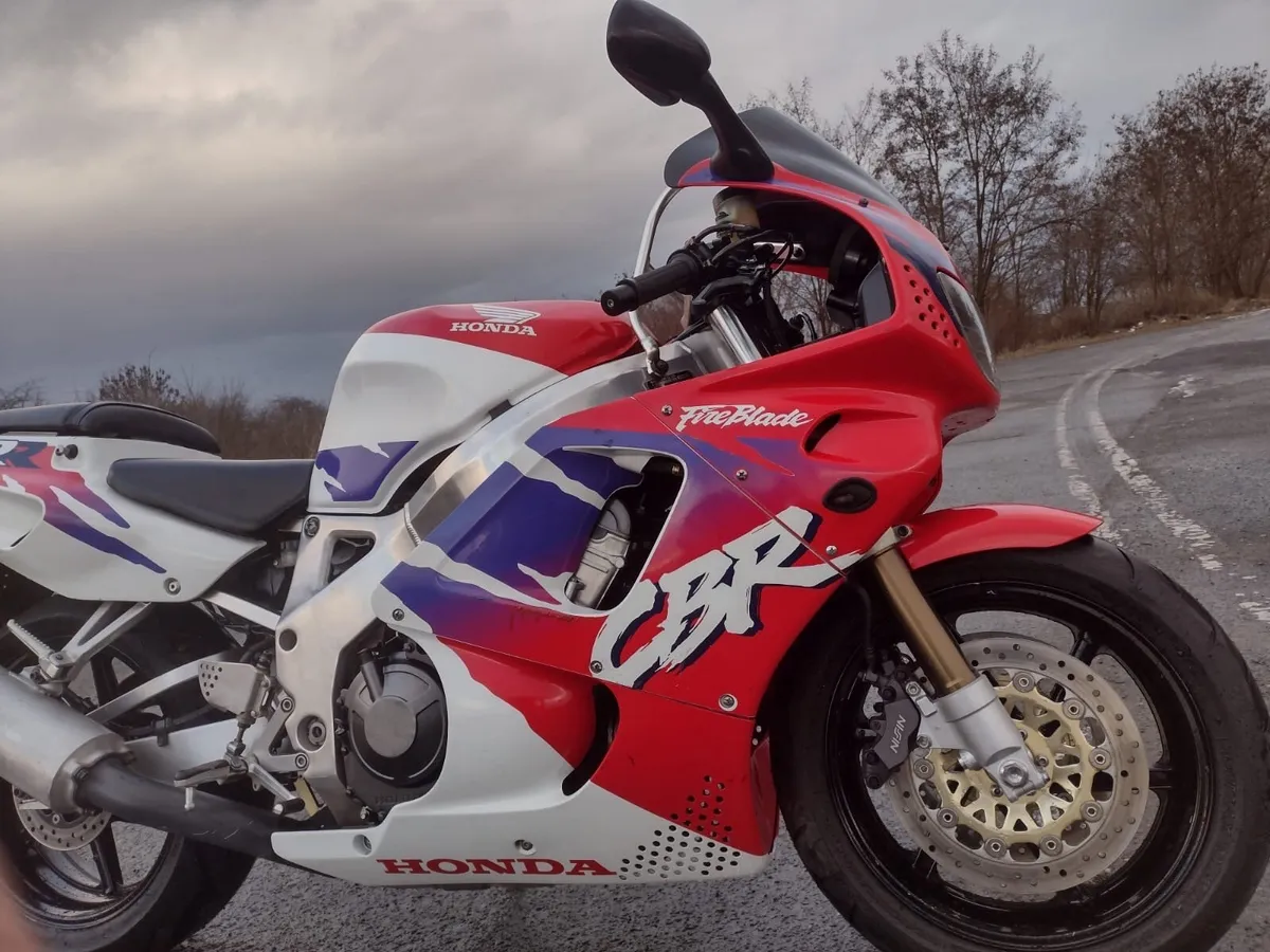 Honda Cbr900rr sc33 - Icon kmx125! - Image 2
