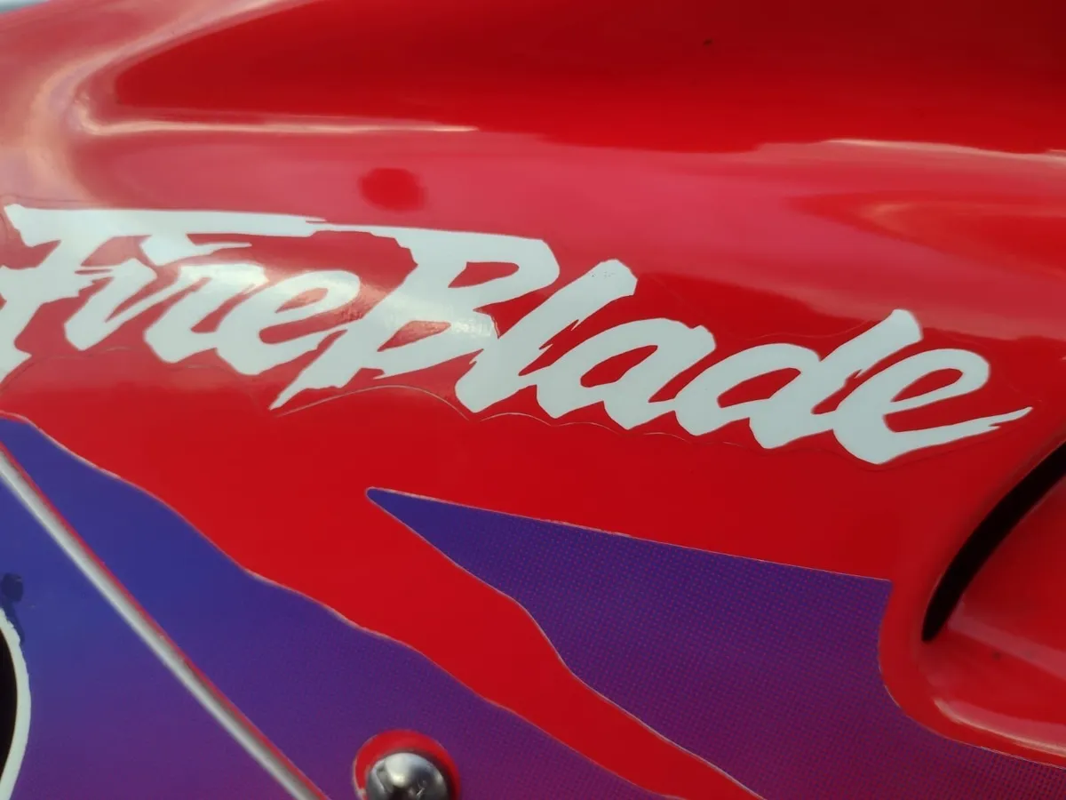 Honda Cbr900rr sc33 - Icon kmx125! - Image 3