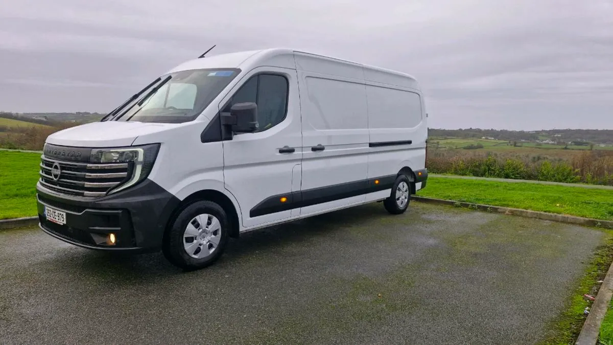 Nissan Interstar SV Premium 150 Automatic L3H2 - Image 3