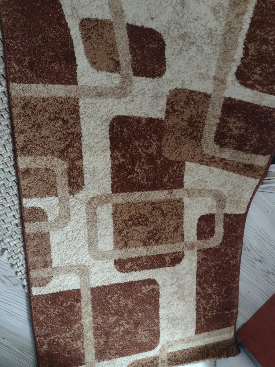 Clean hall/sitting room/bedroom rug - Image 1