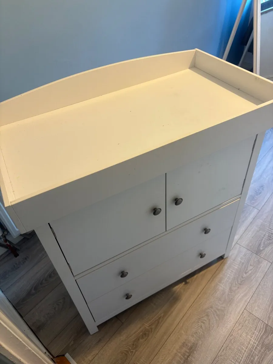 Kids wardrobe and changer/storage table - Image 1
