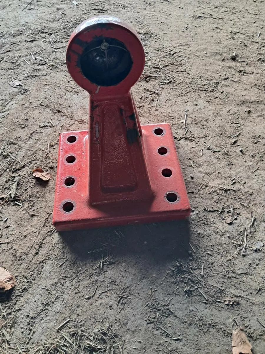 Bredal ball and spoon hitch - Image 1