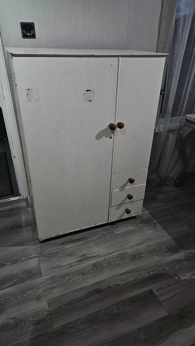 Free kids wardrobe - Image 2