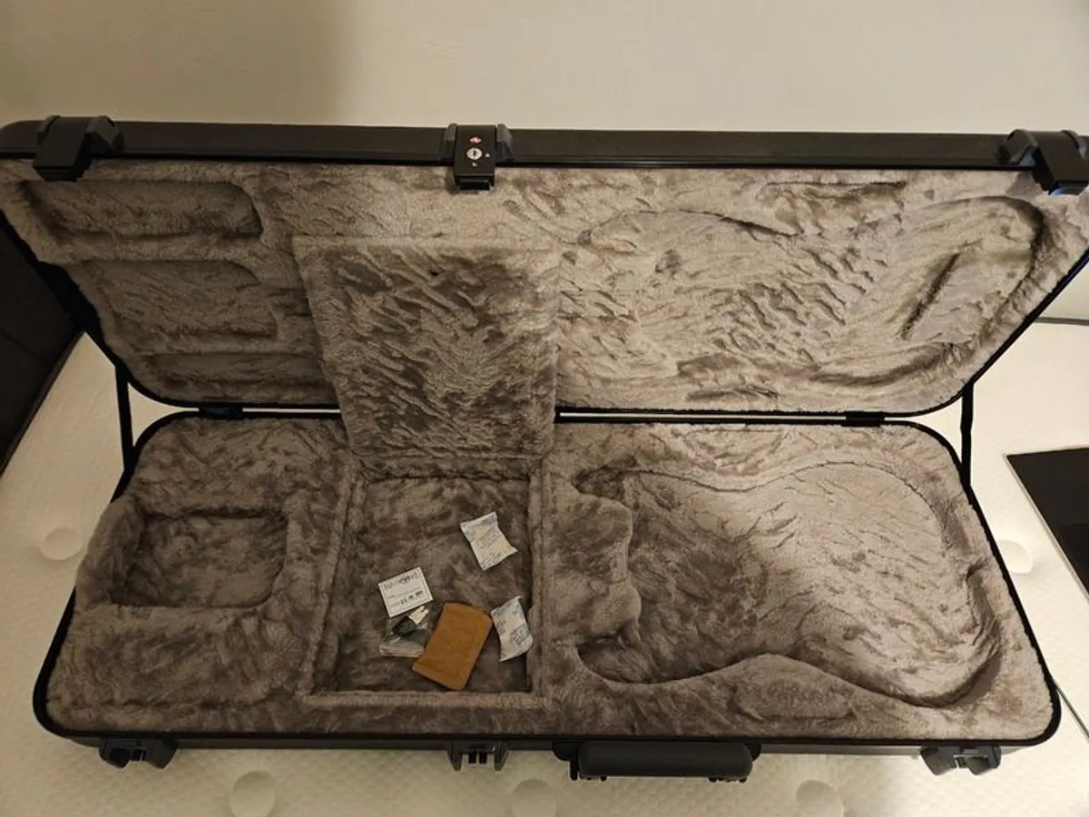 Fender American Professional II Stratocaster - Limited Edition Sea Foam Green w/ Matching Headstock - Image 4