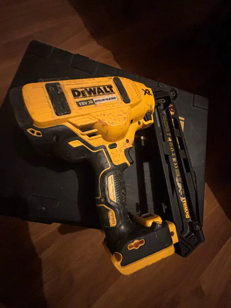 Dewalt second fix gun. - Image 4
