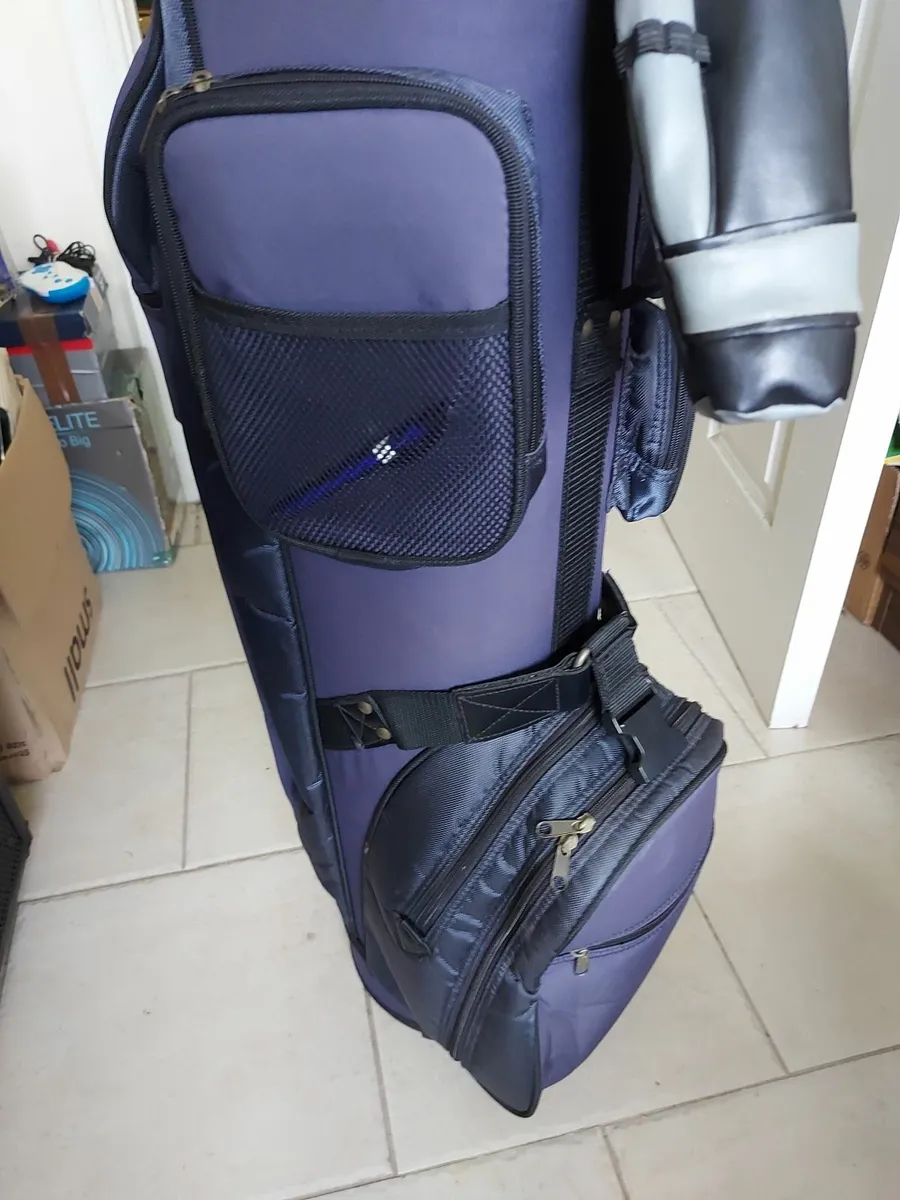 Full Set of Golf Clubs in a Golf Bag - Image 1