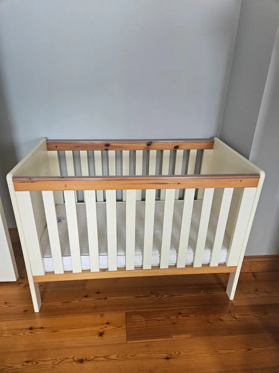 Cot, wardrobe and changing table - Image 2