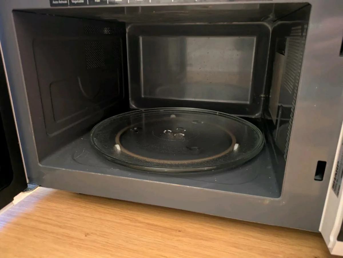 Microwave - Image 2