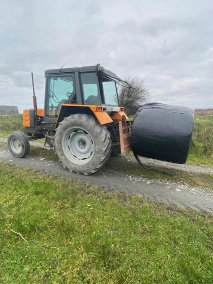 Renault Tractor for sale - Image 1