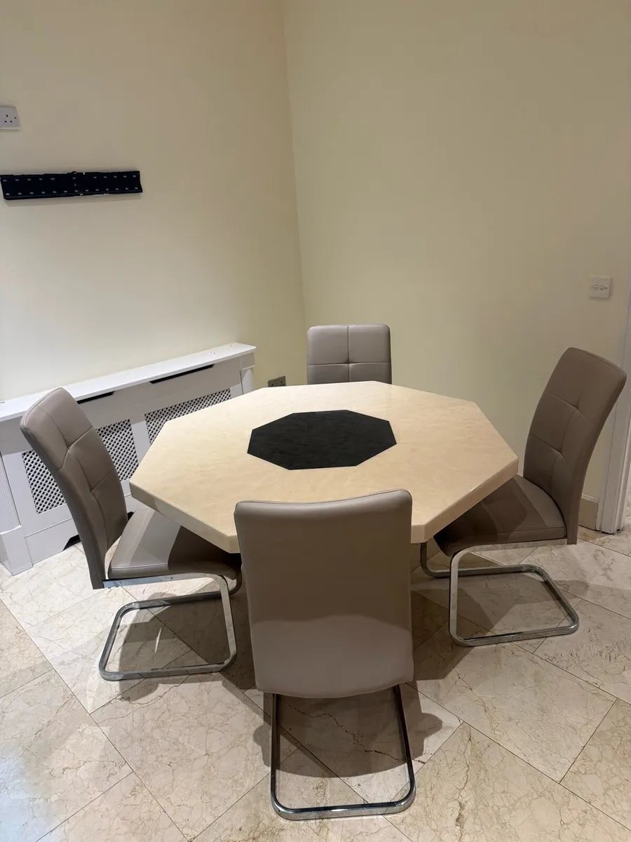 Kitchen table - Image 2