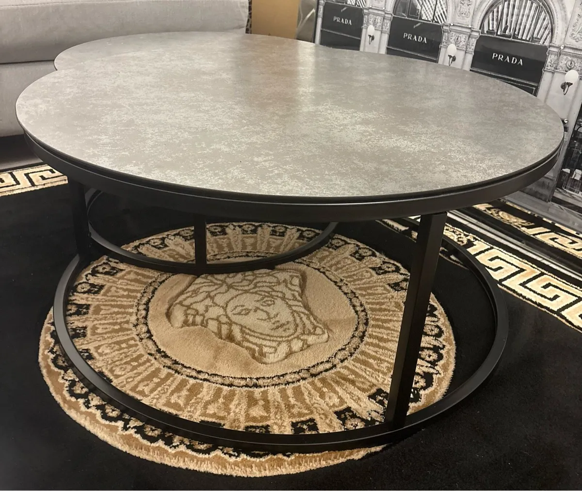 Round coffee table price negotiable - Image 1