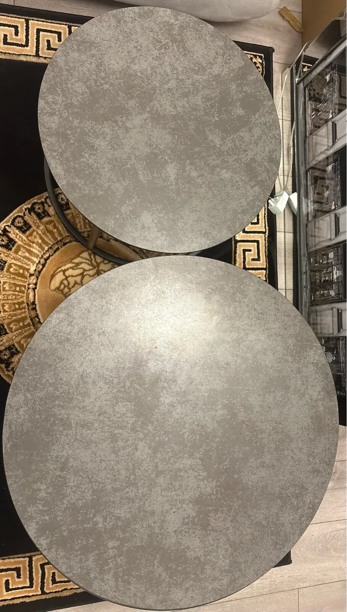 Round coffee table price negotiable - Image 3