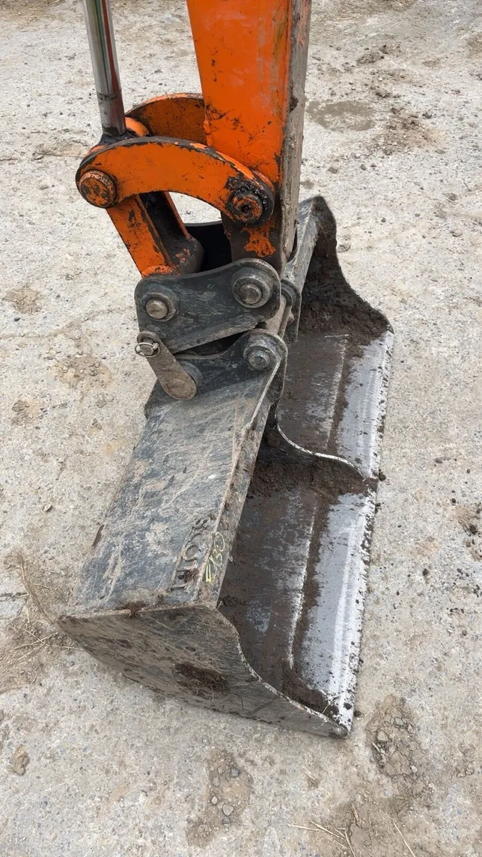 Ex30 3 ton digger - Image 3