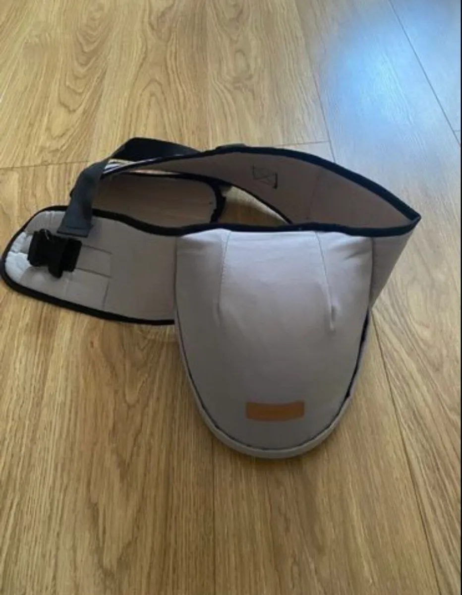 Hip Seat Baby Carrier - Image 1