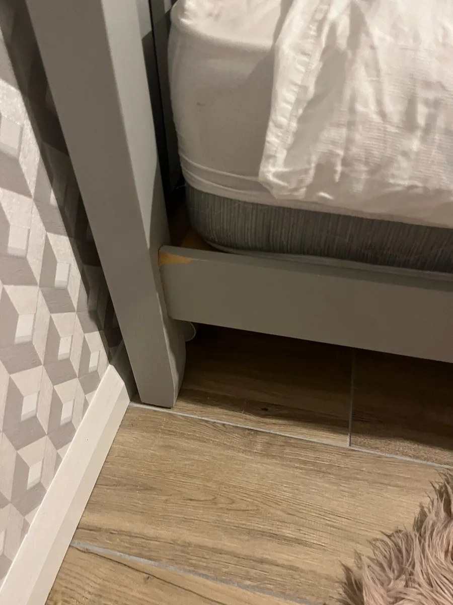 Grey wooden bed - Image 4