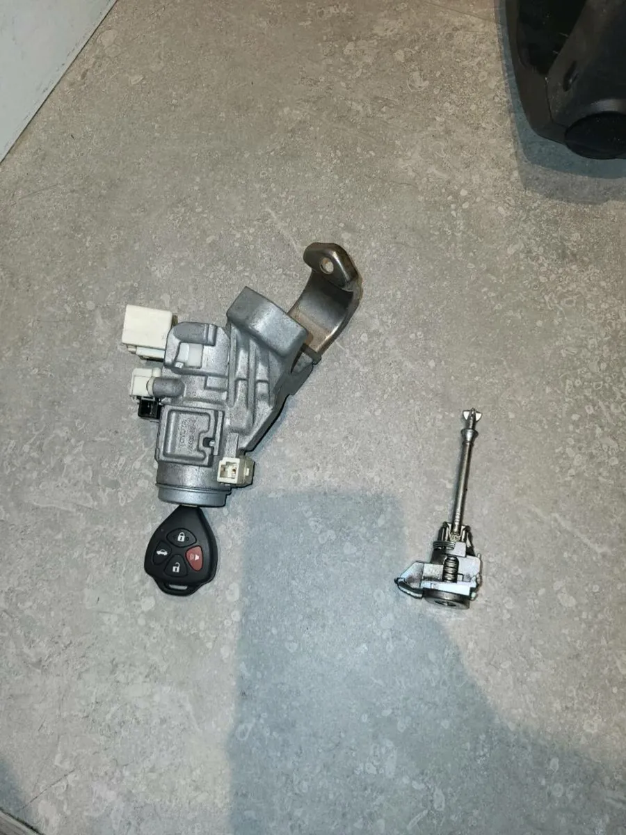 Toyota Aqua full ignition lock ,key and cover - Image 2