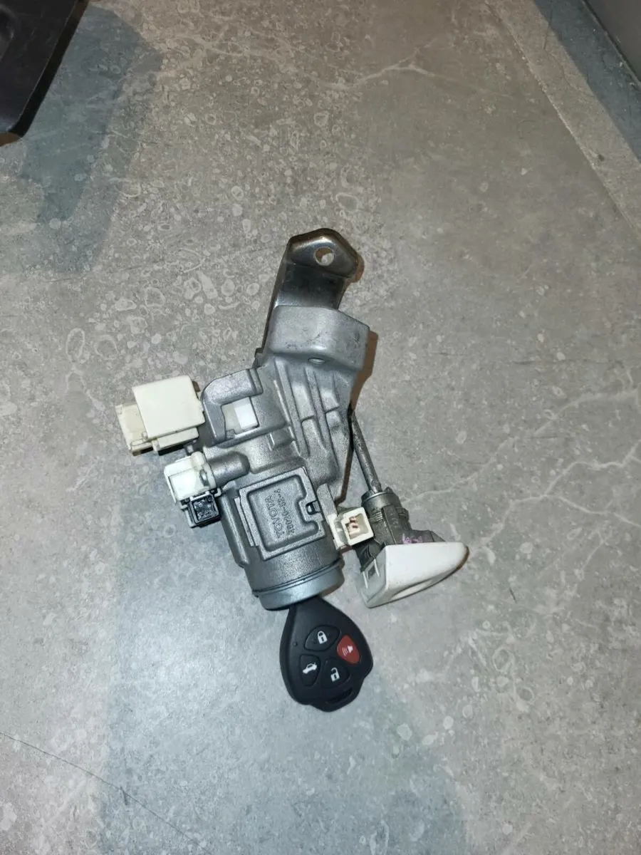 Toyota Aqua full ignition lock ,key and cover - Image 4