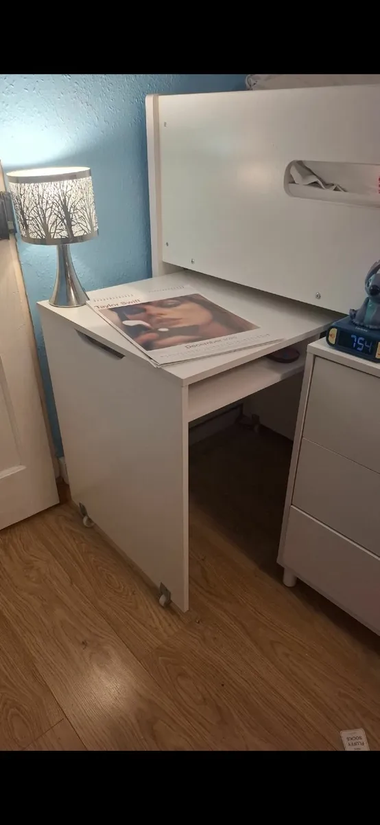 Bedroom furniture - Image 4