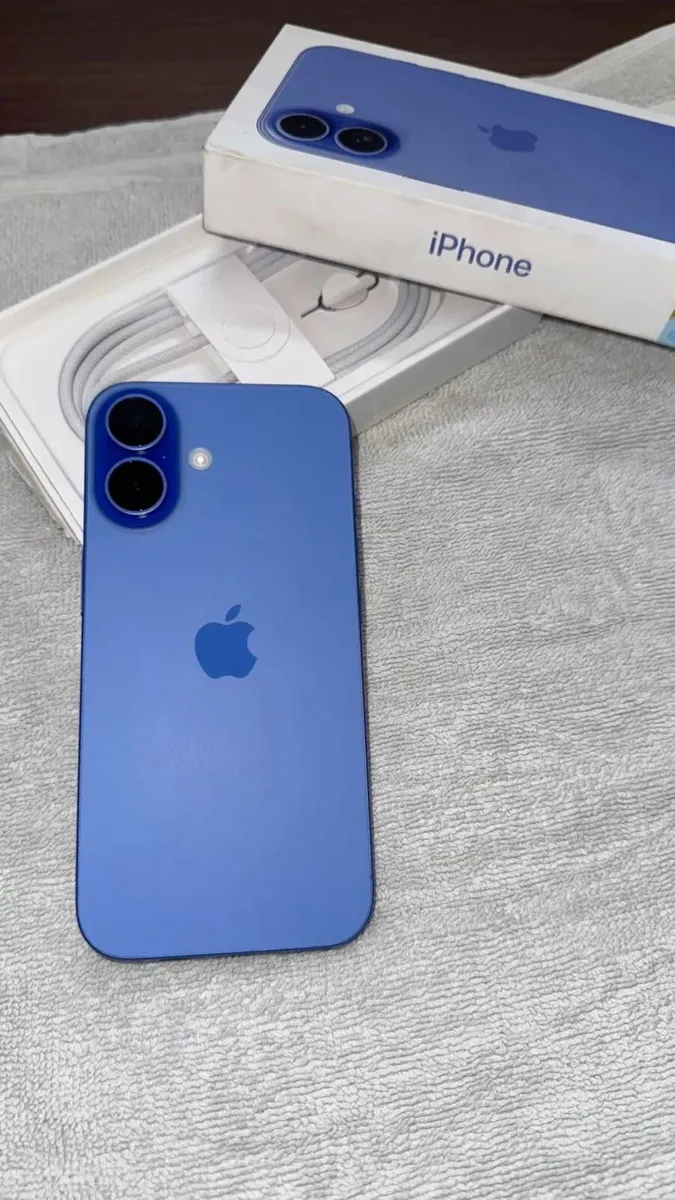 iPhone 16 - Image 3