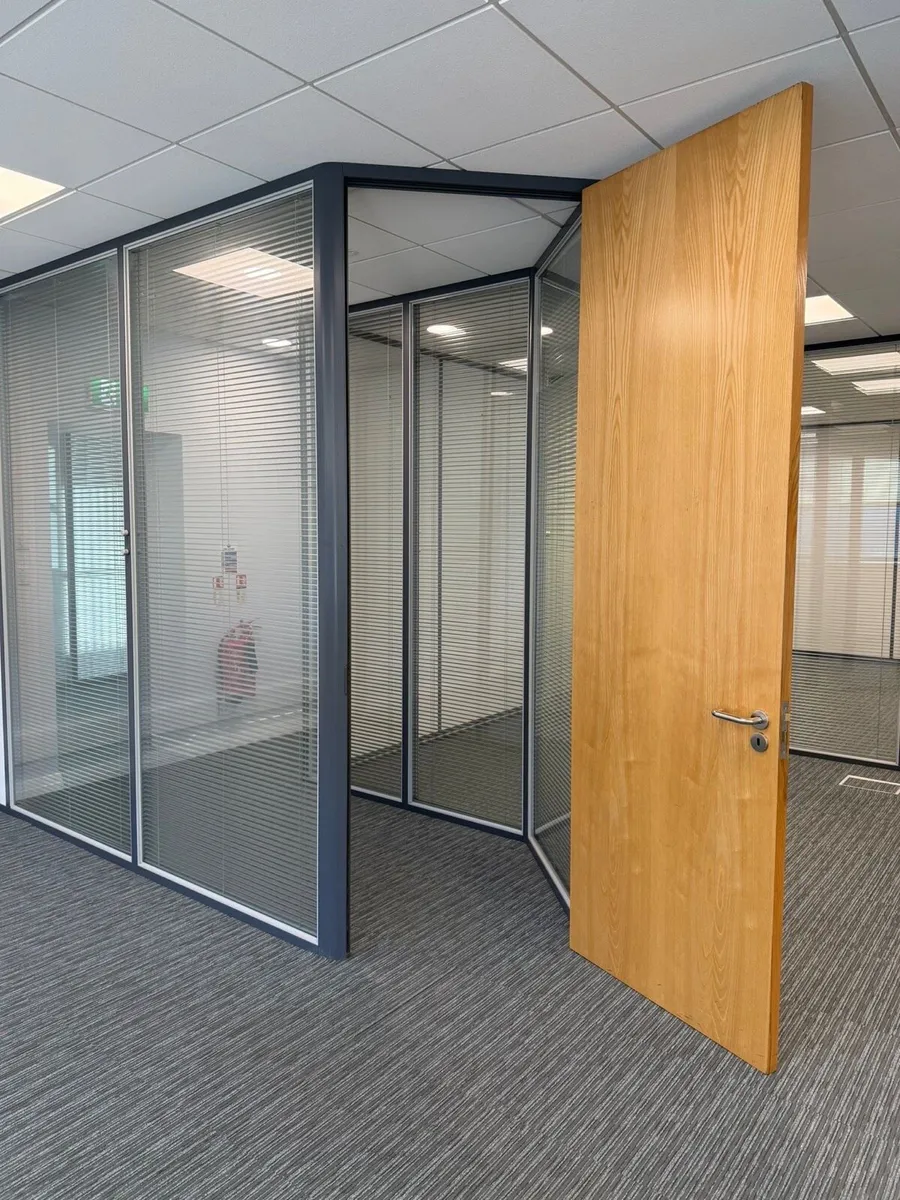 Office dividers with shutters (glass and solid) - Image 2