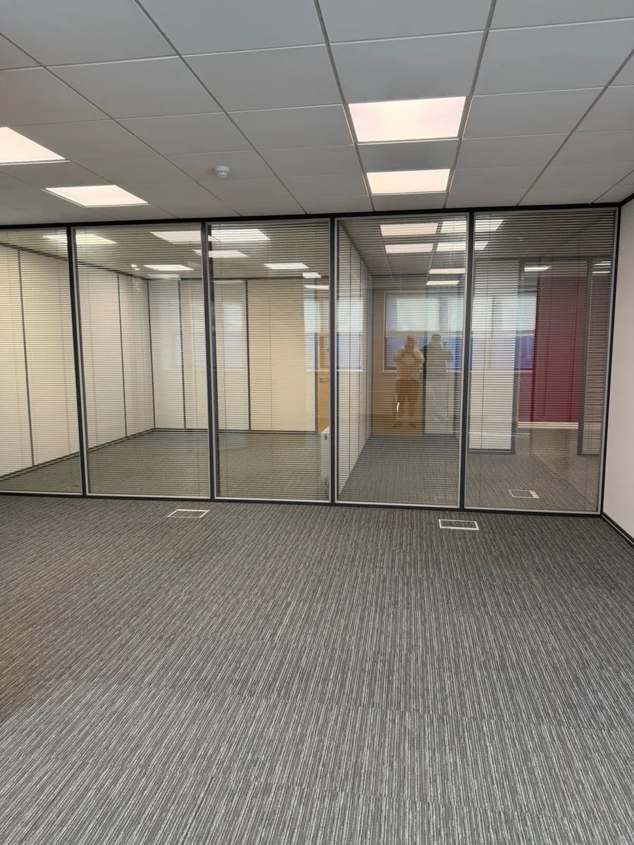 Office dividers with shutters (glass and solid) - Image 1