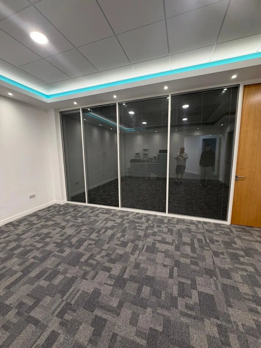Office dividers with shutters (glass and solid) - Image 3