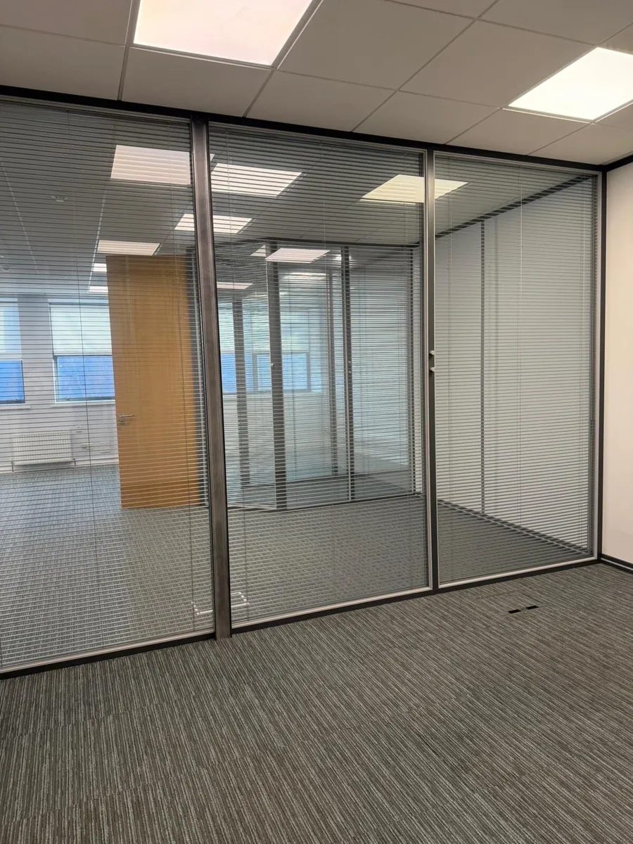 Office dividers with shutters (glass and solid) - Image 4