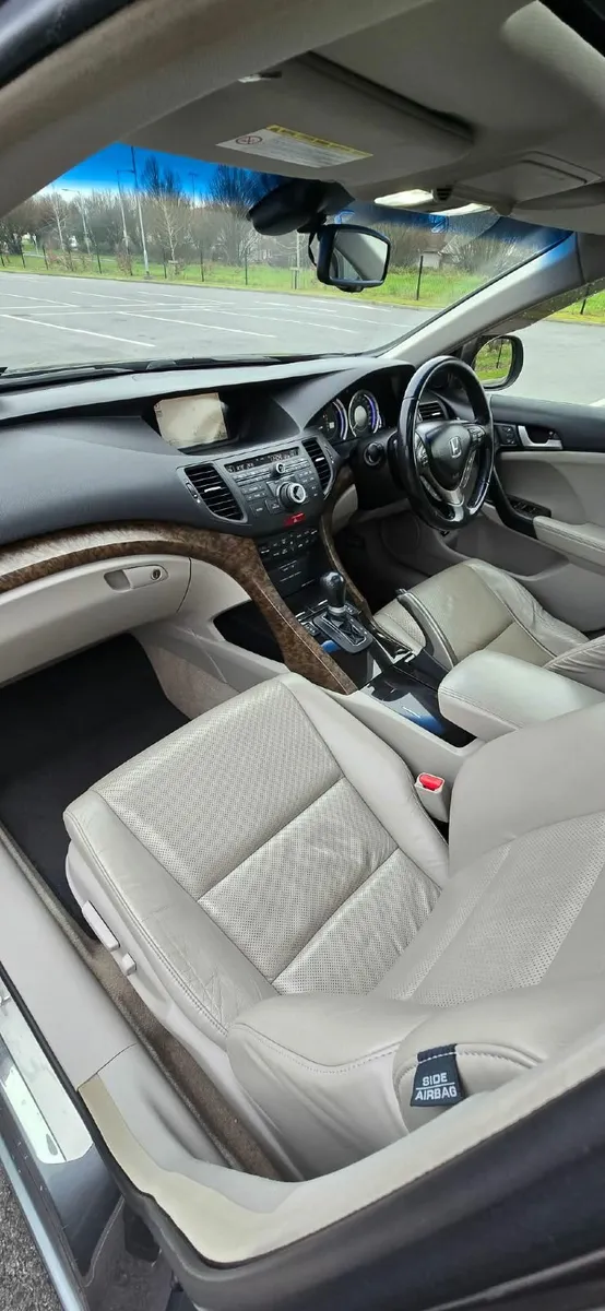 Honda Accord 2010 - Image 4