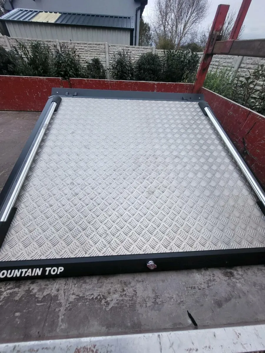 Navara D40 mountain top lid - Image 1