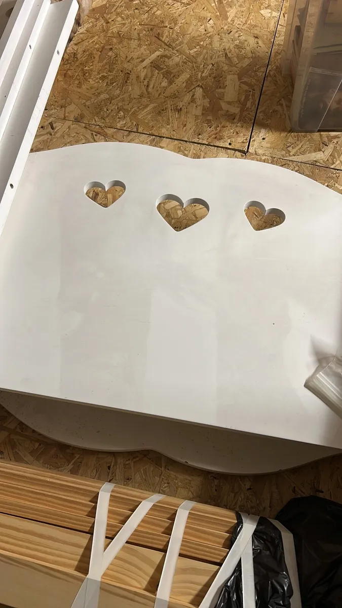 Single bed - Image 1