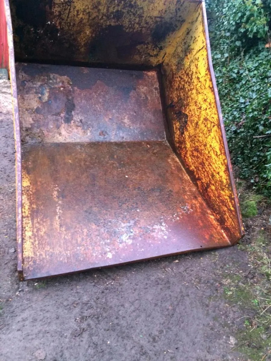 Forklift Tipping Skip Bucket - Image 3
