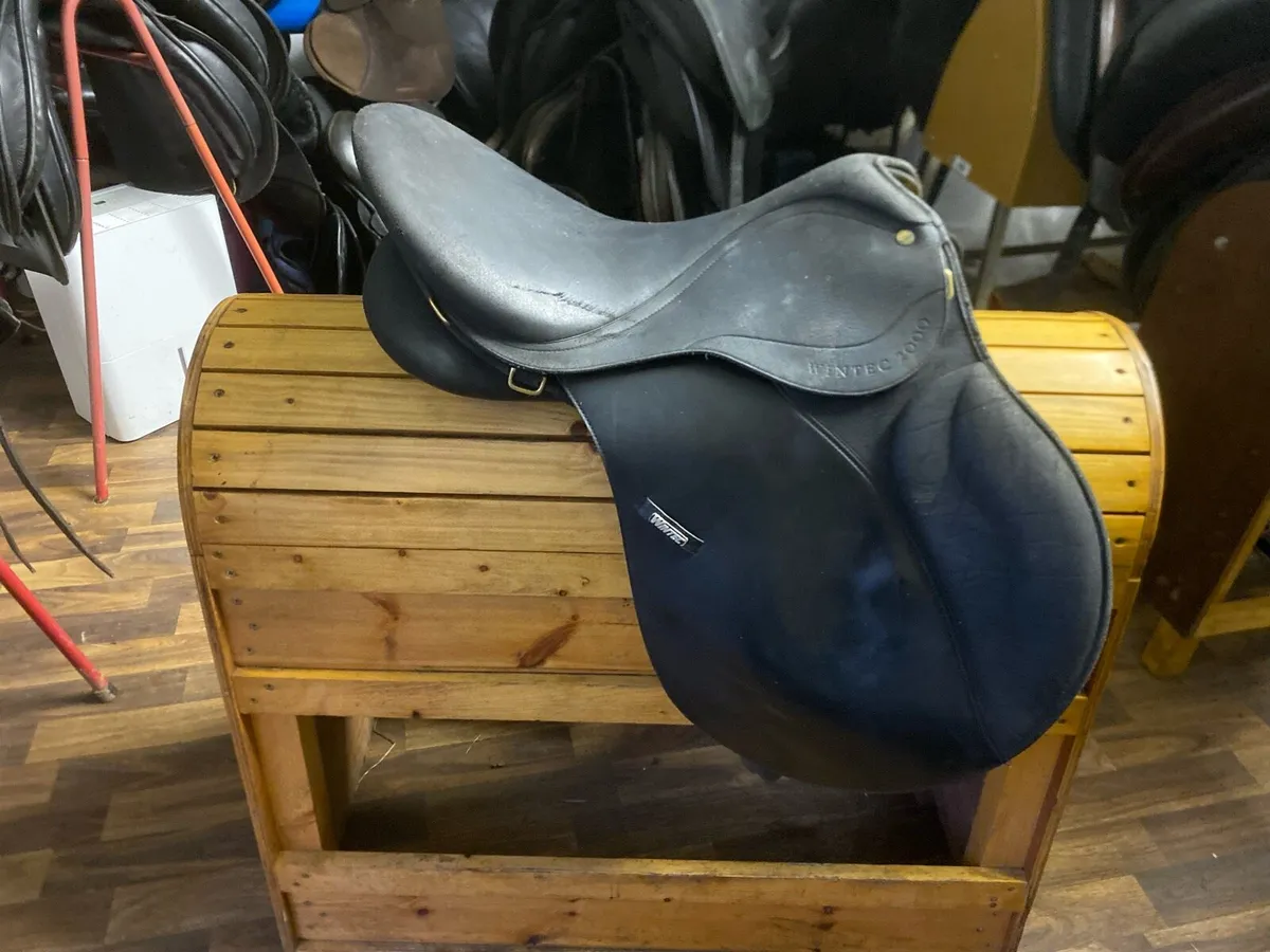 Wintec 2000 16.5-17” adjustable saddle - Image 1