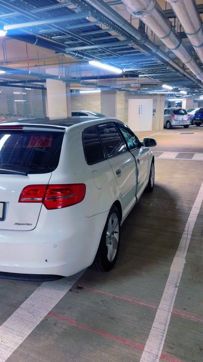 Audi a3  sport 2011 automatic diesel 1.6 - Image 4