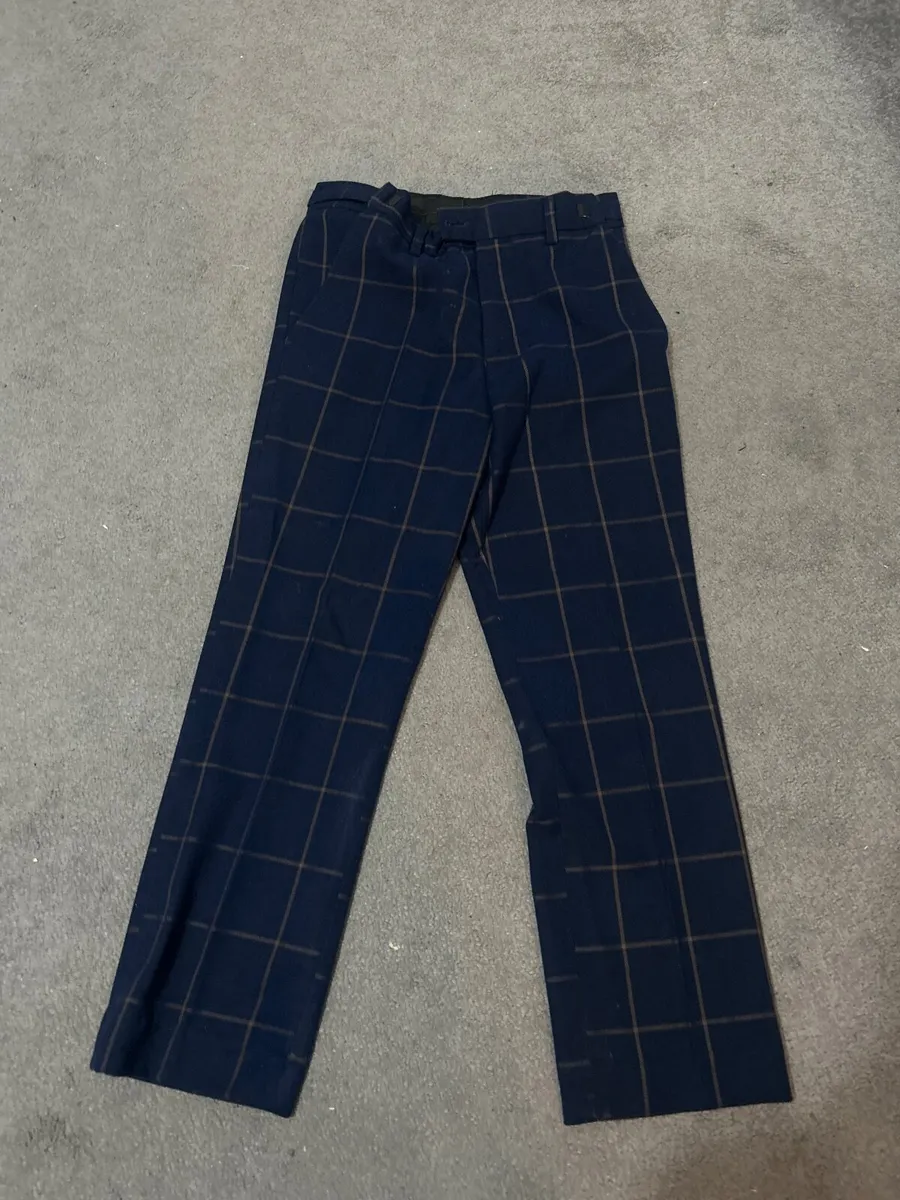 Boys Romano 3 piece suit - Image 4