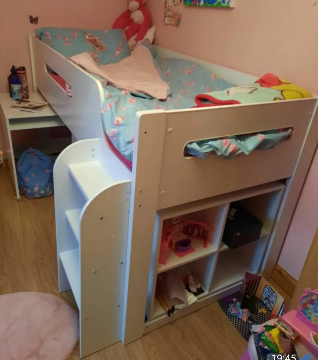 Bedroom furniture - Image 1