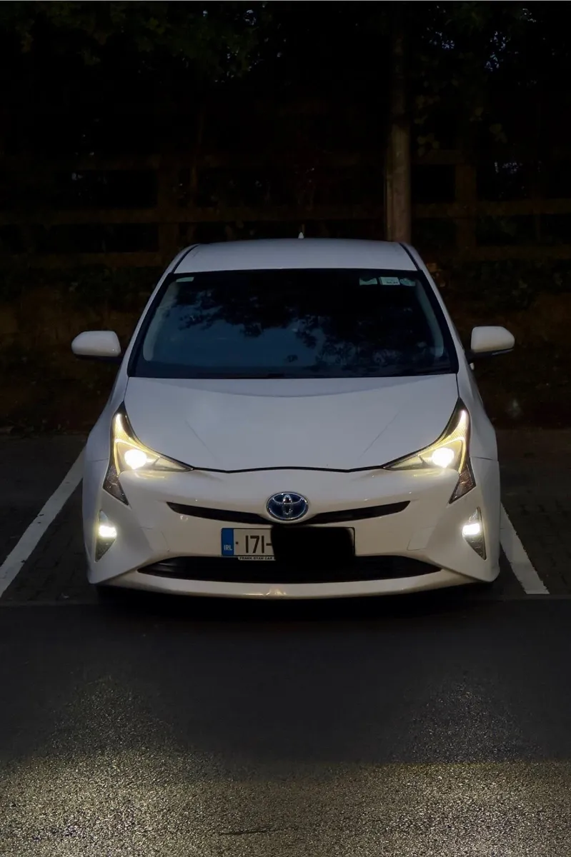 Toyota Prius 2017 - Image 1