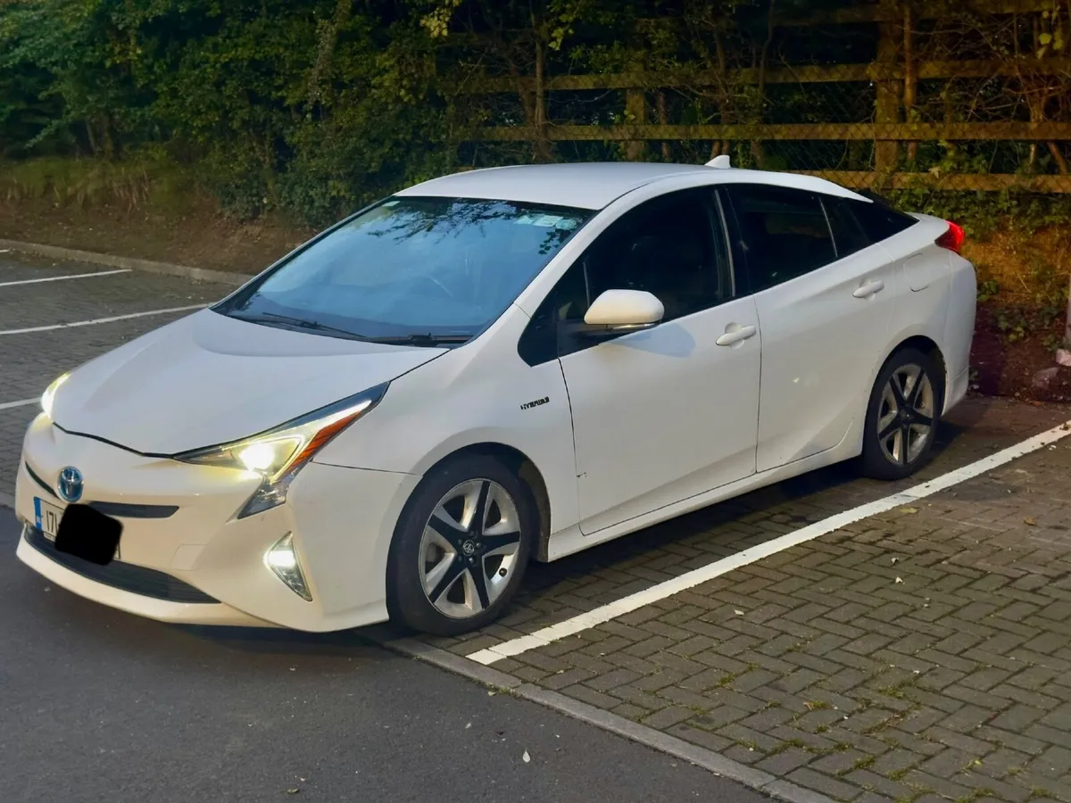 Toyota Prius 2017 - Image 3