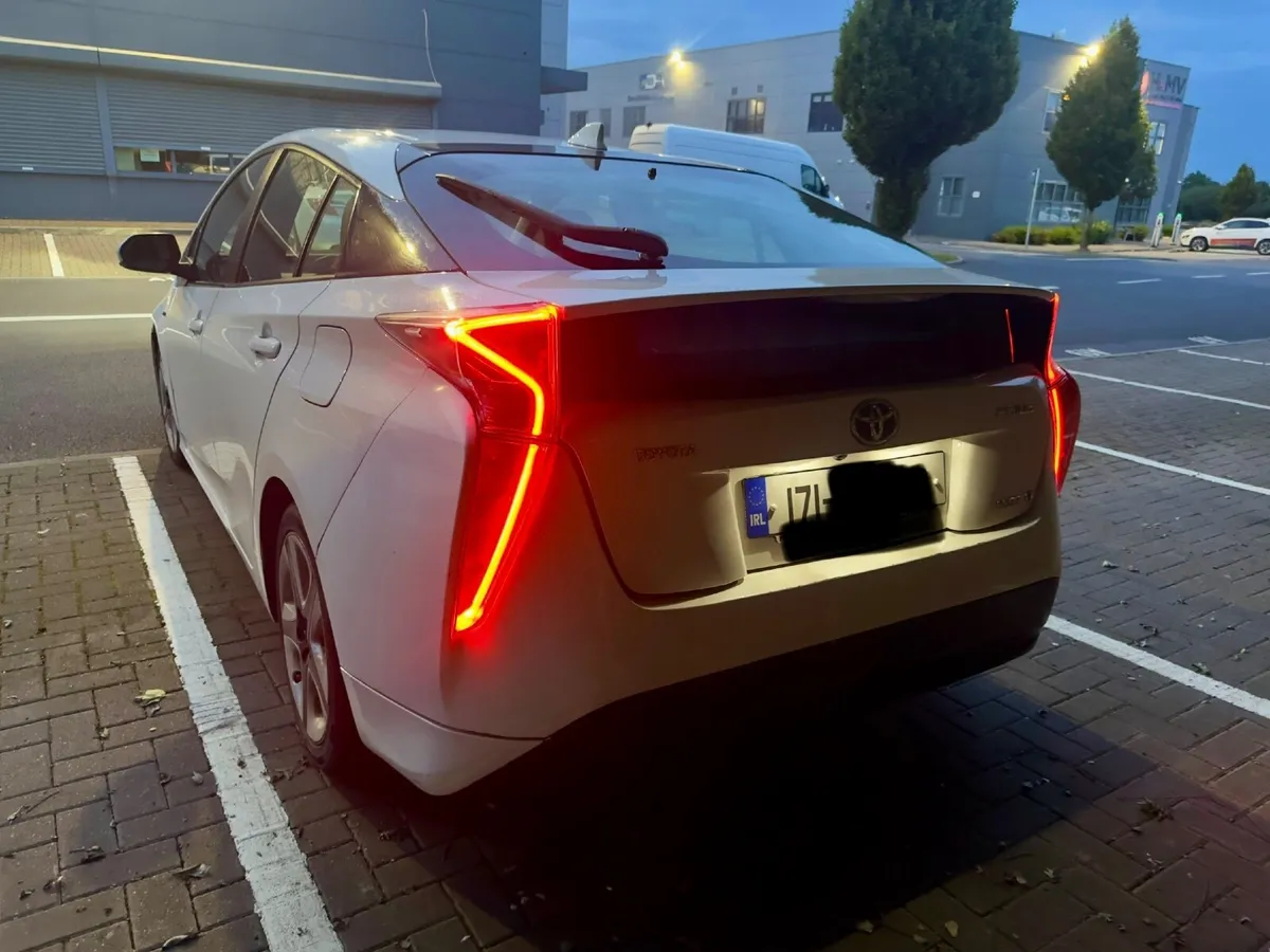 Toyota Prius 2017 - Image 4