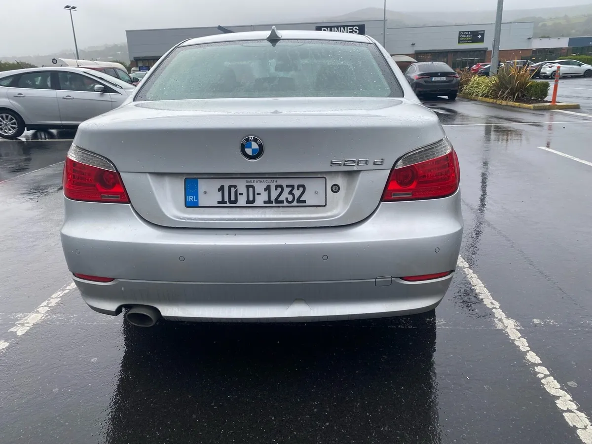 BMW 520D 2010 - Image 2
