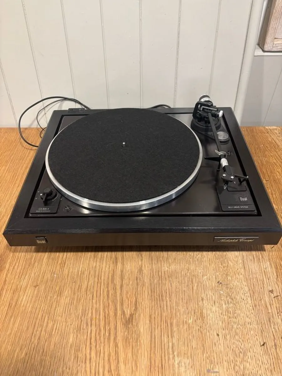turntable - Image 1