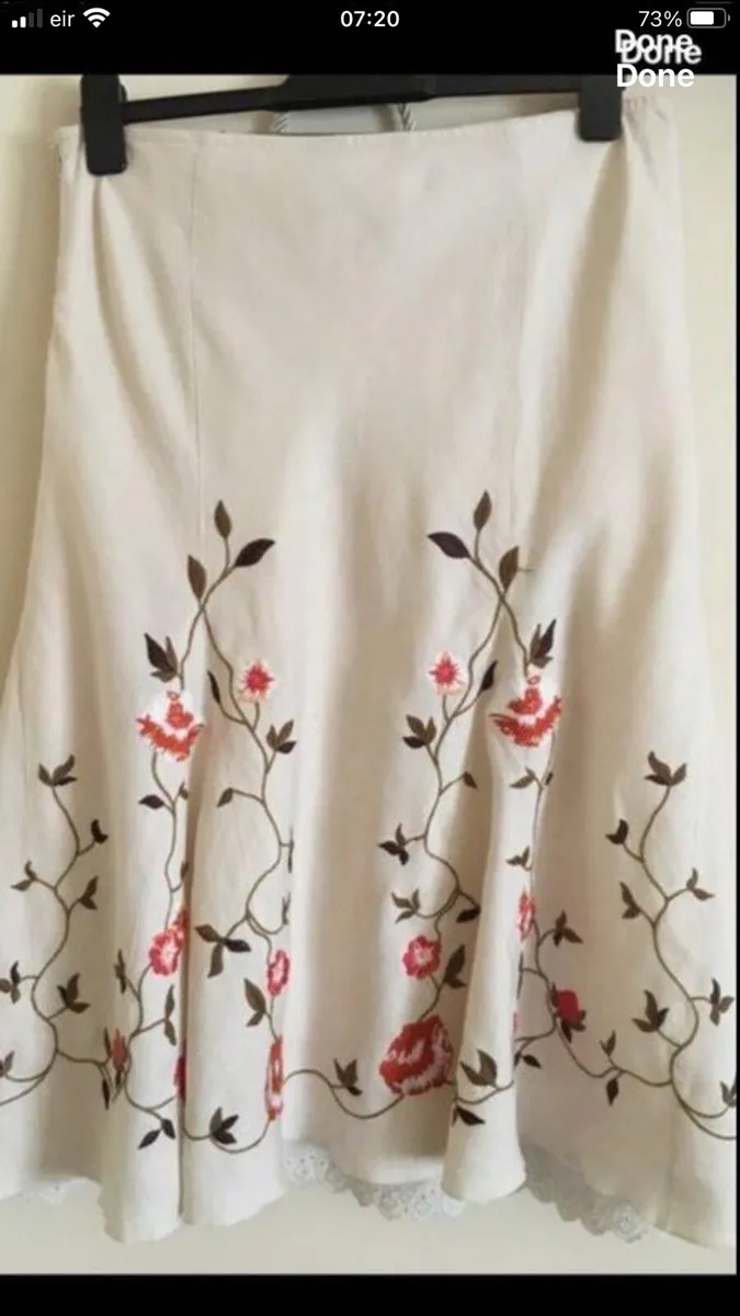 Ladies stunning skirt size 14 €10 - Image 1